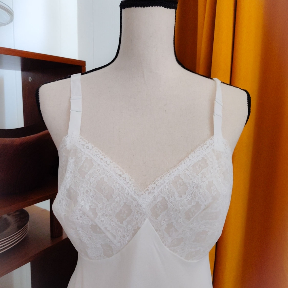Vintage Beautiful Feminine White Lace Slip Size 36 SH Petite - Picture 2 of 5